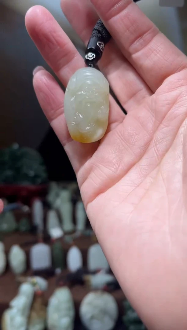 颈饰未镶嵌和田玉.