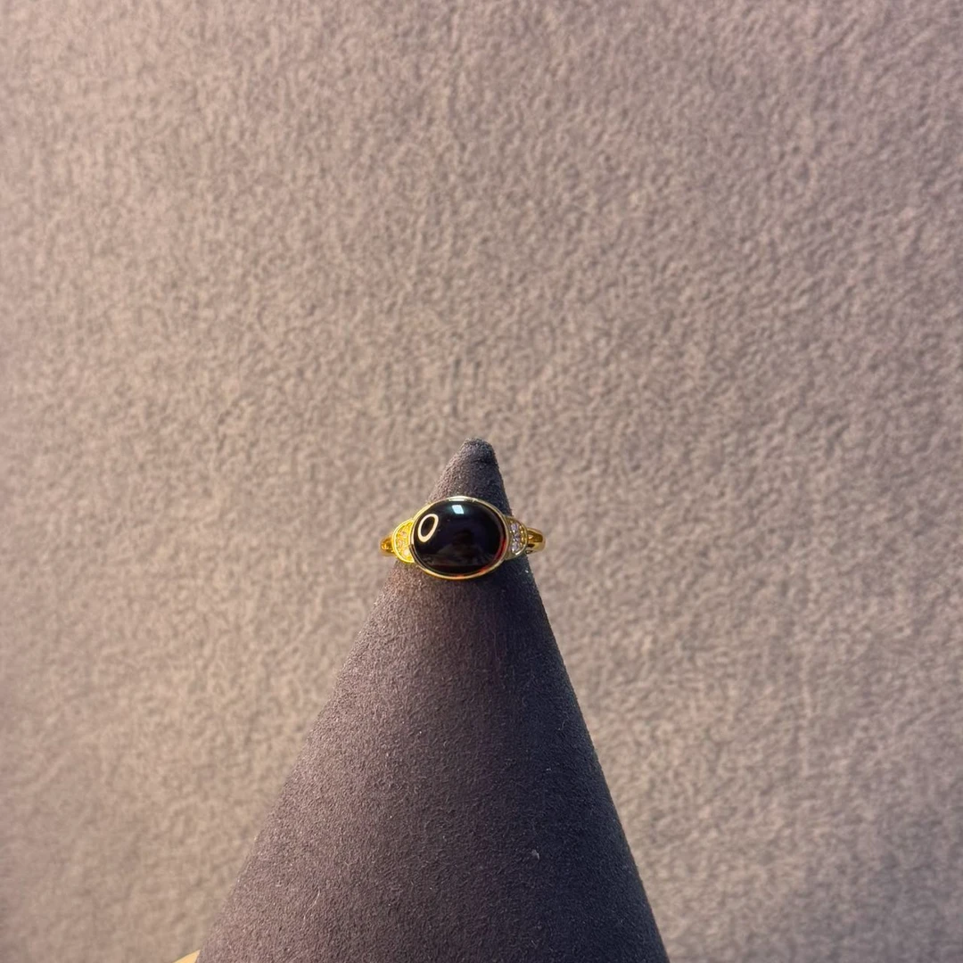 天然血珀椭圆带钻戒指