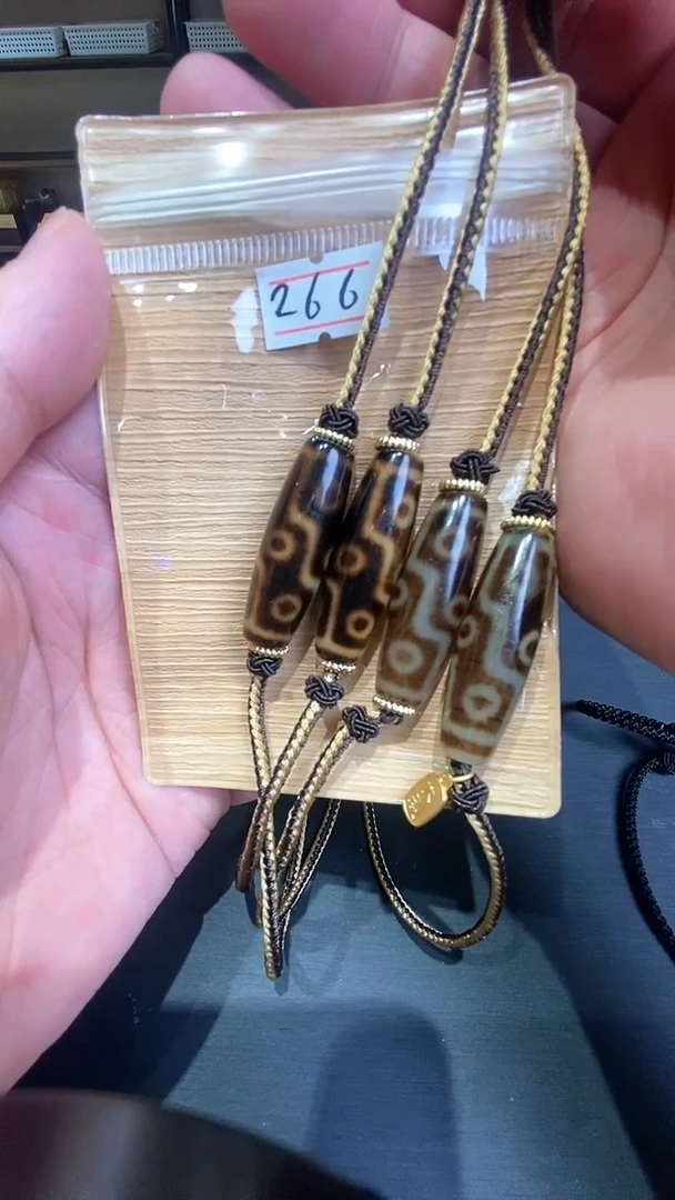 【闪购商品】玛瑙/玉髓吊坠未镶嵌玛瑙黑金九眼随机一枚066