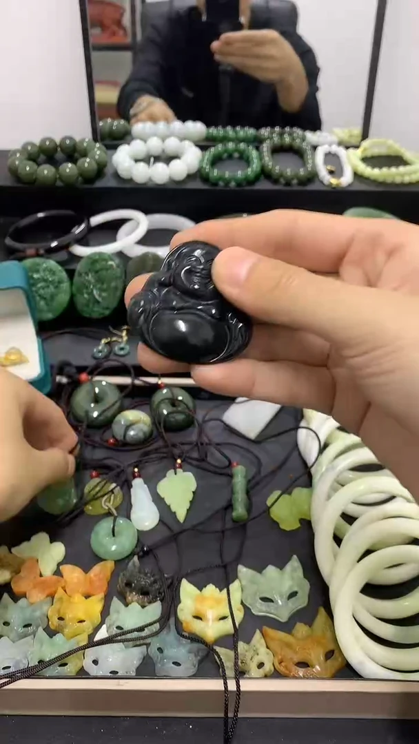 未镶嵌蛇纹石玉颈饰7