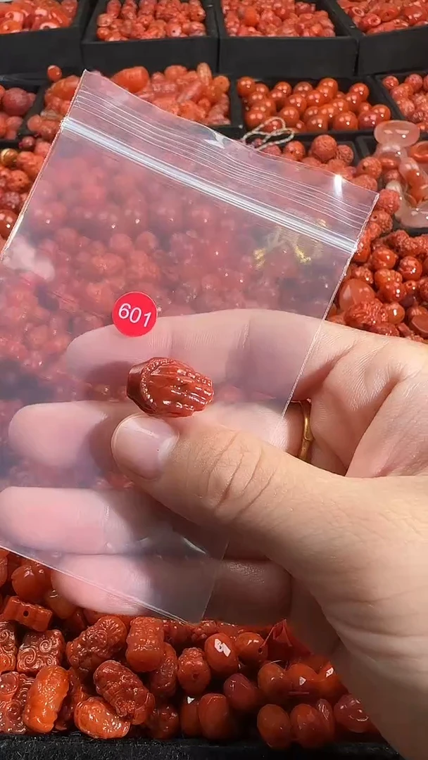 颈饰未镶嵌南红玛瑙1