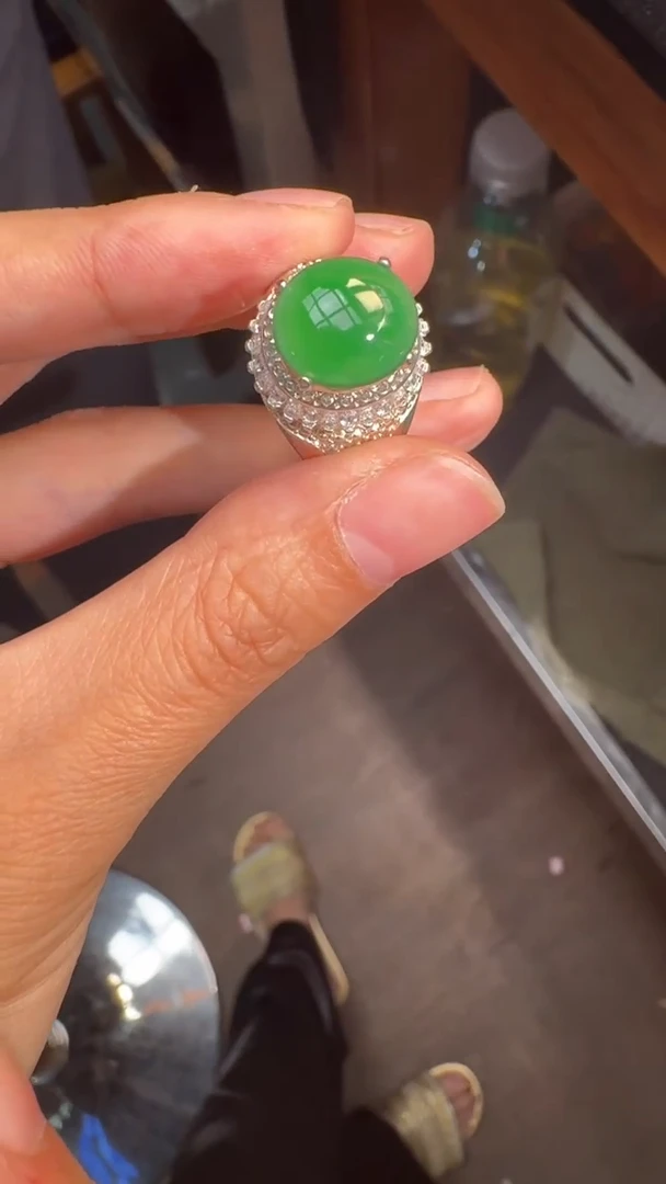 未镶嵌定制翡翠翡翠A货有轻微色差属于正常现象，蛋面多样性发货1