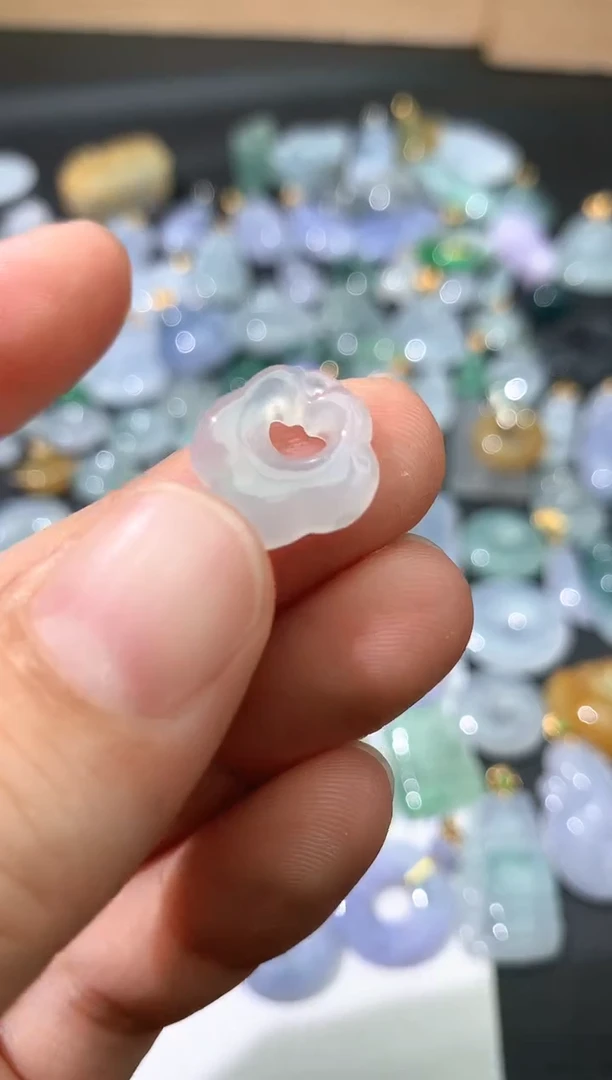 翡翠未镶嵌颈饰吊坠