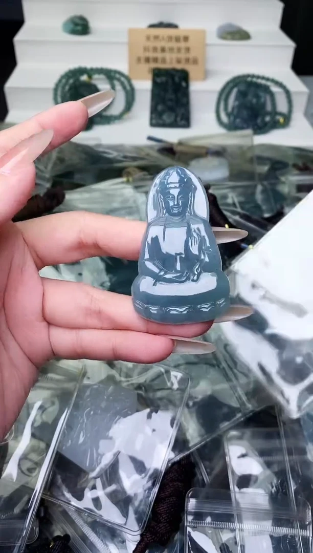 颈饰未镶嵌翡翠