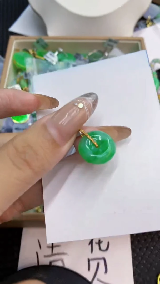 颈饰18K金镶嵌翡翠1