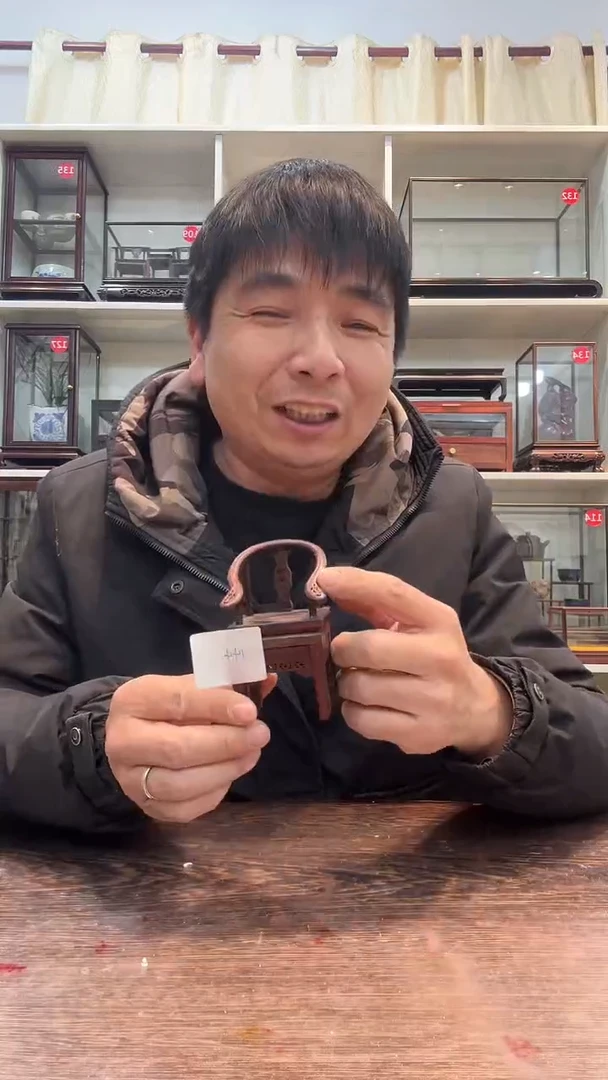 【闪购商品】红酸枝木类木艺小椅子144