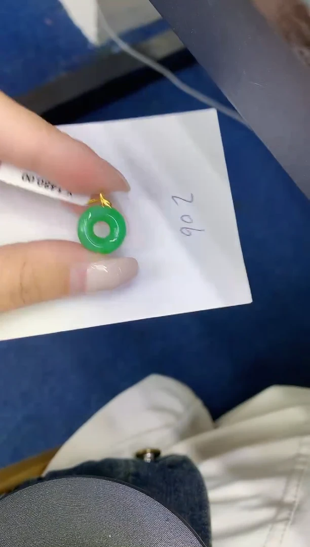 颈饰18K金镶嵌翡翠缅甸天然翡翠A货