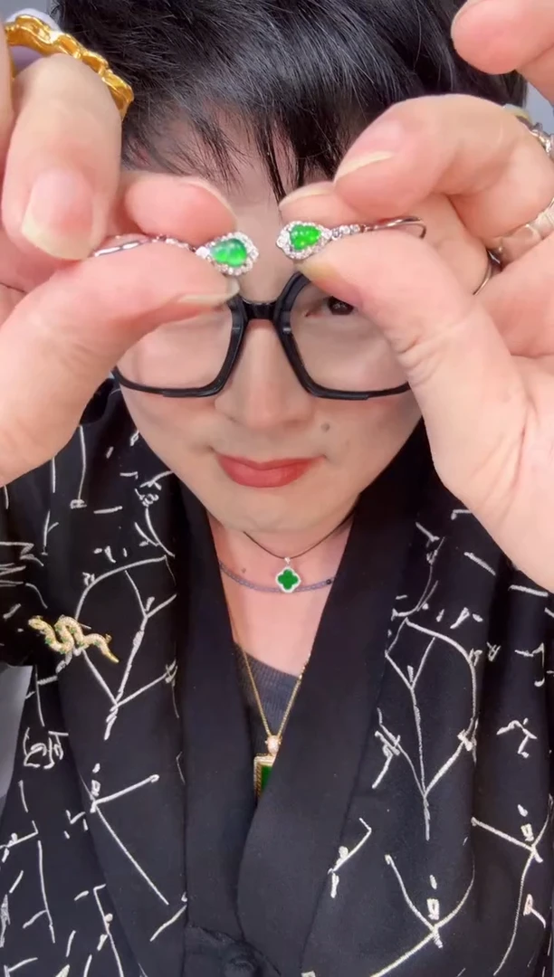 【闪购商品】翡翠颈饰未镶嵌一对