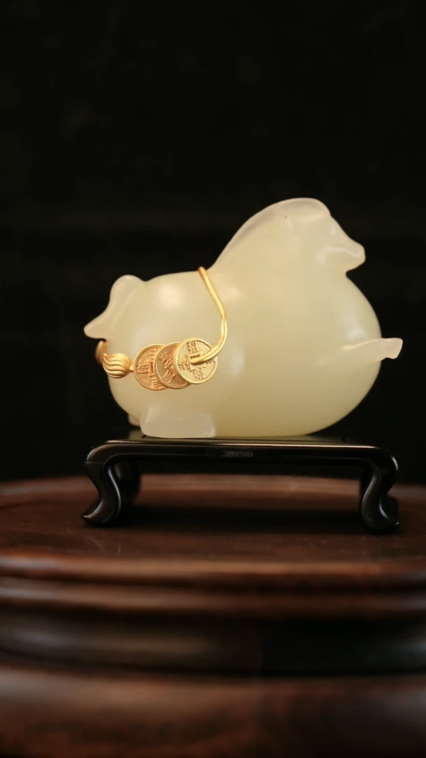 云南石竹叶青雕刻：马背金币