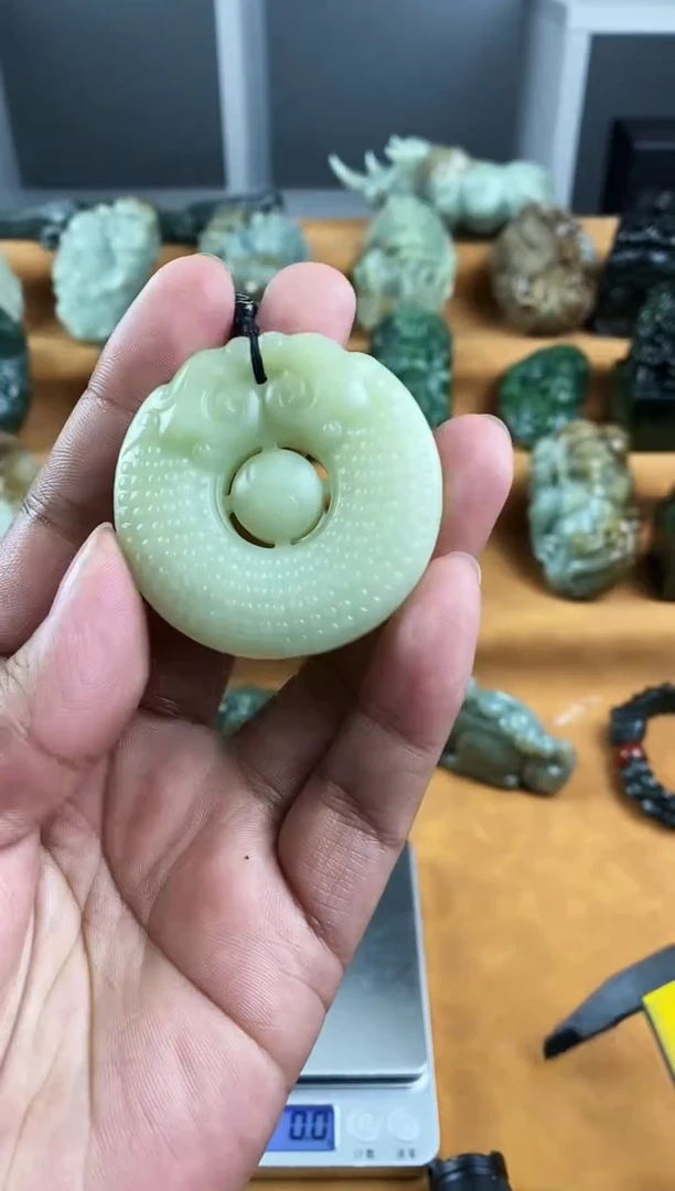 未镶嵌和田玉把件1