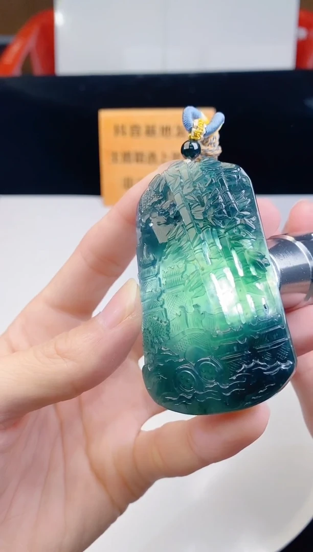 颈饰未镶嵌翡翠