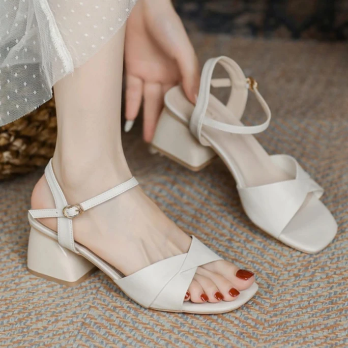 羊皮新款方头粗跟露趾气质女士中跟妈妈女式凉鞋一字带凉鞋女