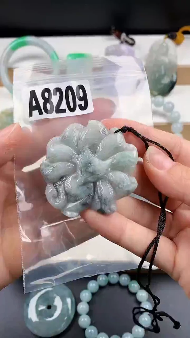 颈饰未镶嵌翡翠天然翡翠吊坠挂件