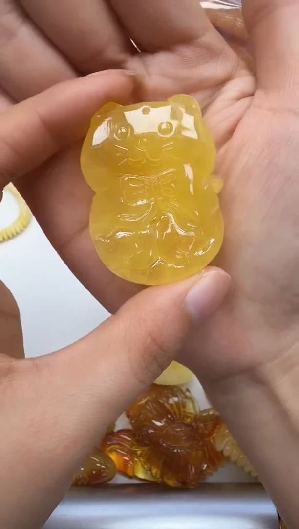 裸石琥珀未镶嵌如图