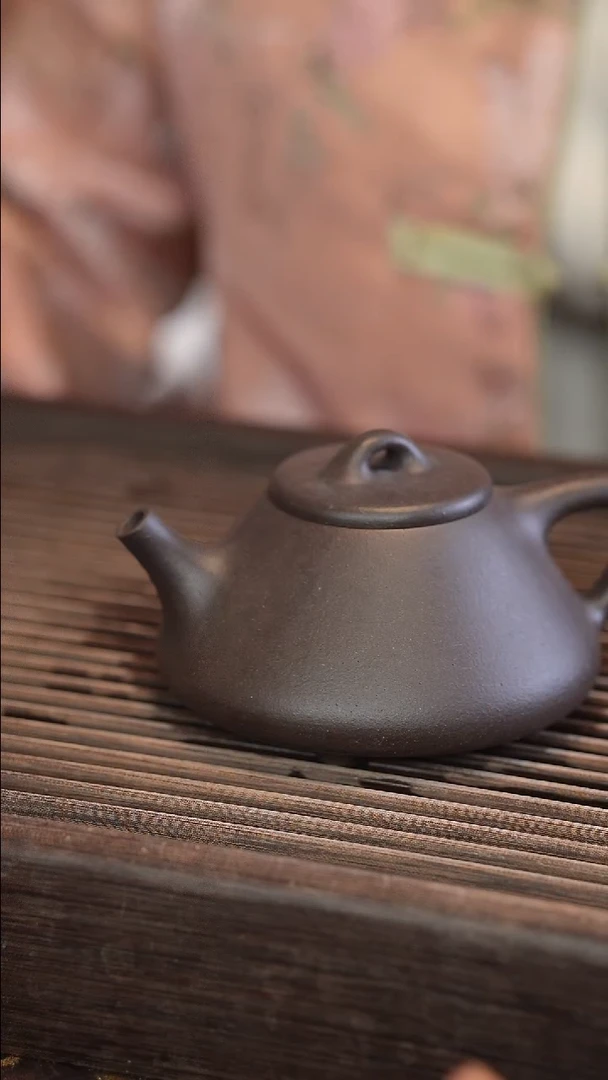 茶壶紫砂子冶石瓢 黑金砂 半手工 240cc【宽口】