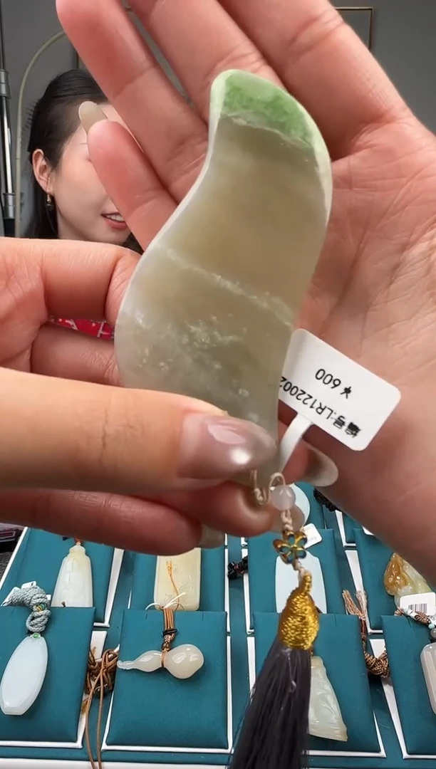 颈饰未镶嵌和田玉刮板 LR