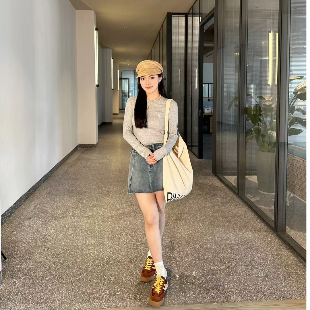 PM王囡囡 “美式辣妹”灰色刺绣圆领长袖 ND1A0150