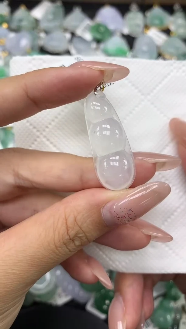 颈饰18K金镶嵌翡翠1111111111
