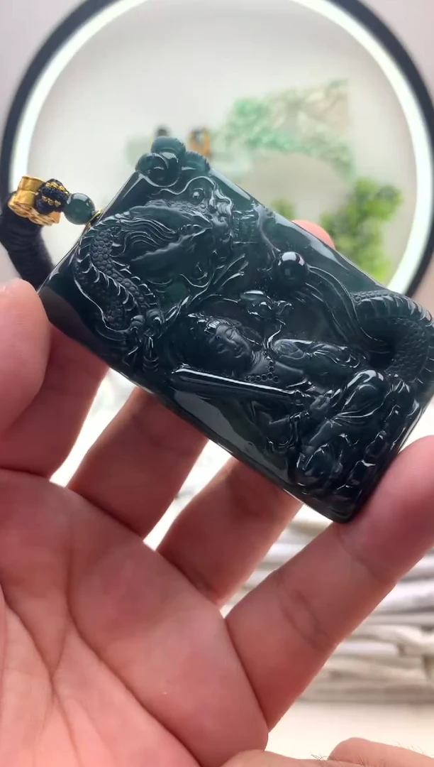 颈饰未镶嵌翡翠虚空藏