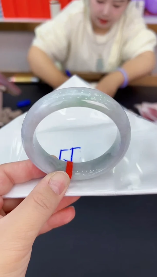 翡翠手镯未镶嵌翡翠手镯