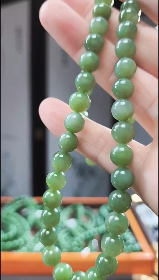 颈饰未镶嵌和田玉卡8mm粉青项链