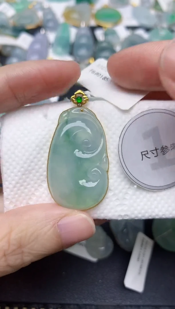颈饰18K金镶嵌翡翠天然缅甸A货翡翠