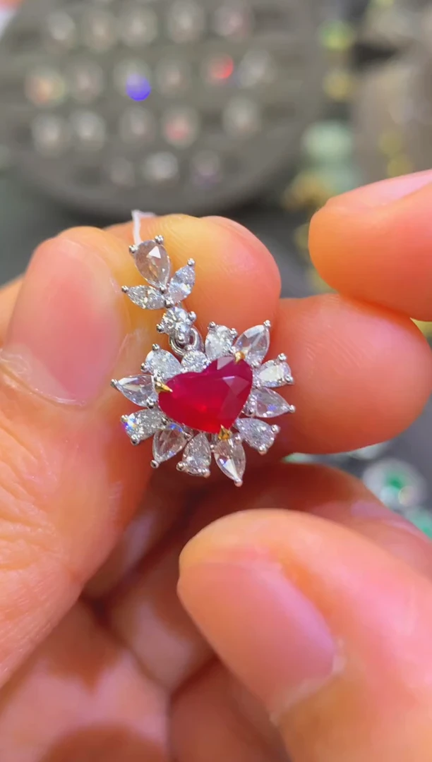 吊坠(不含链)18K金镶嵌红宝石1.11克拉无烧鸽血红AIGS