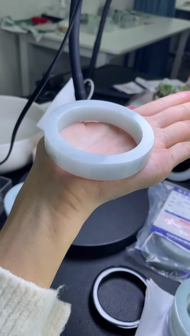 未镶嵌手镯定制翡翠彤***妞手镯