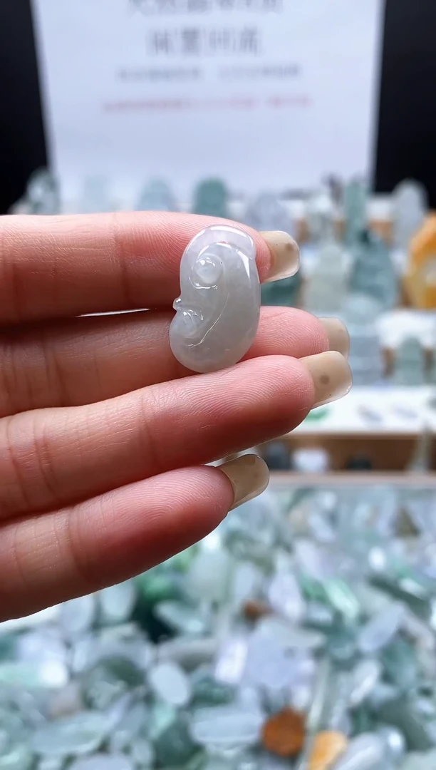 翡翠未镶嵌吊坠(不含链)  1如意吊坠