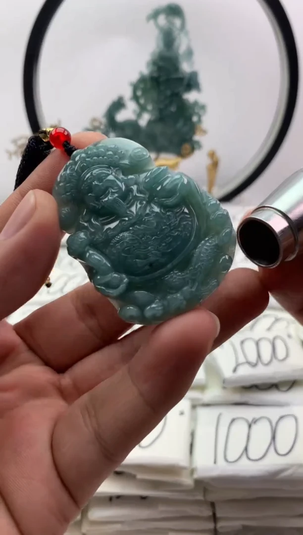 翡翠未镶嵌颈饰财神【品质一般介意慎拍】