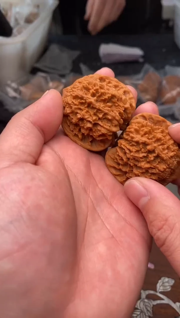【闪购商品】文玩核桃把件G90号43尺满天星