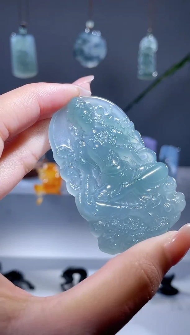 翡翠未镶嵌颈饰度母