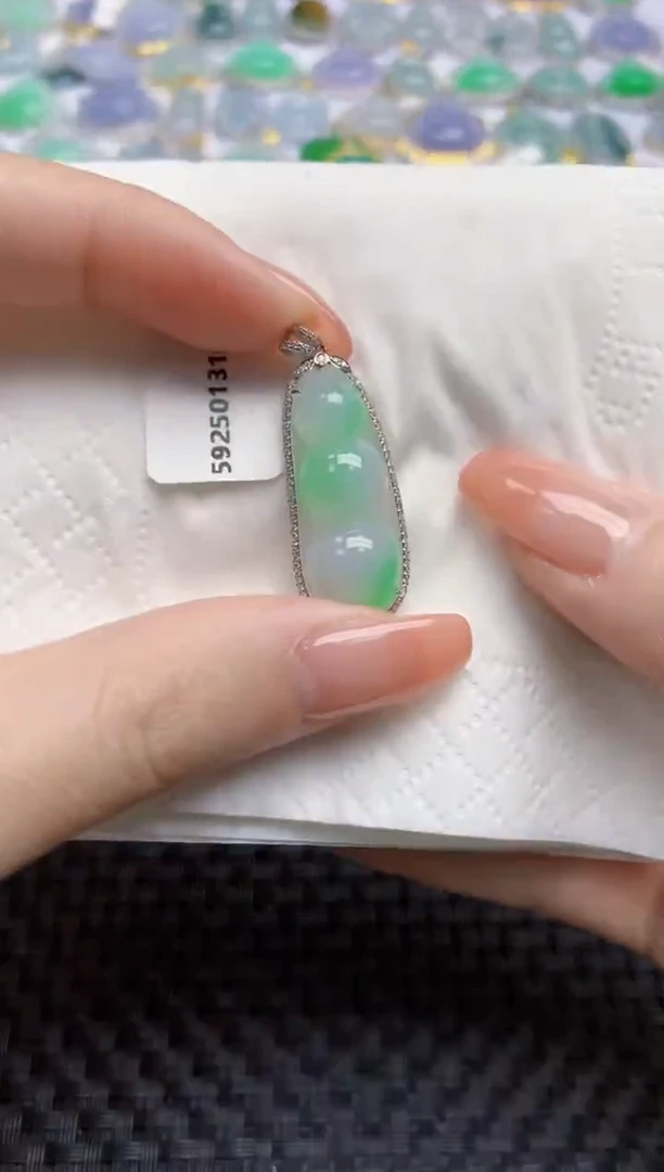 【闪购商品】翡翠颈饰18K金镶嵌天然翡翠A货