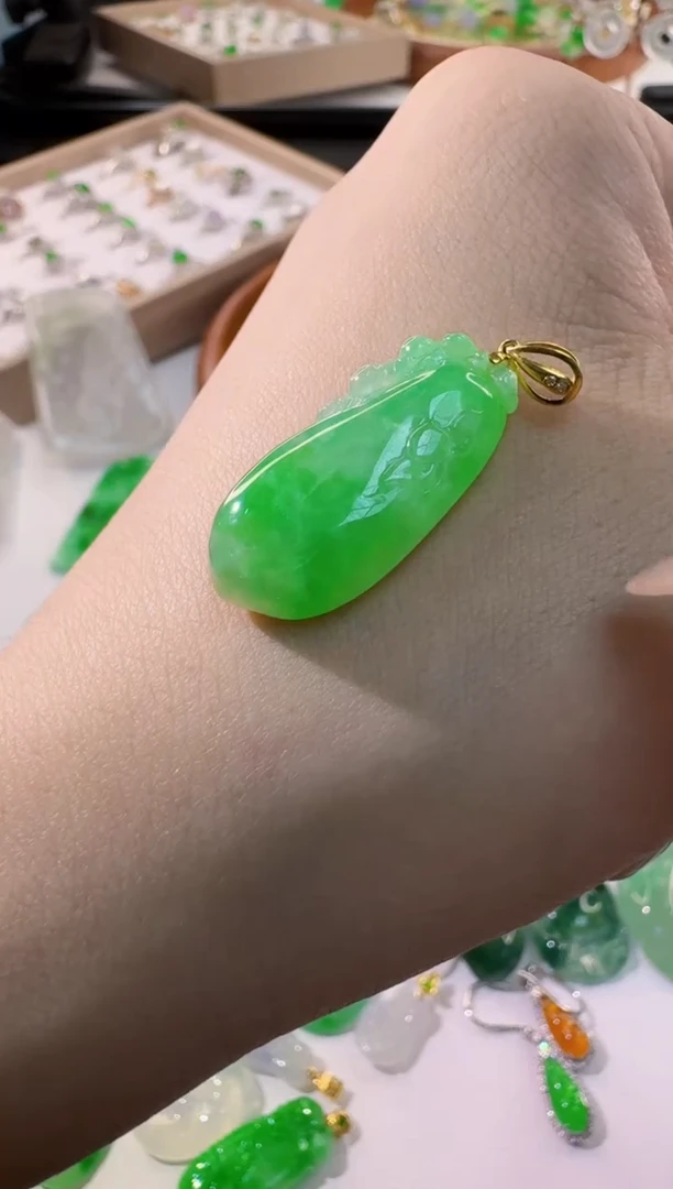 翡翠18K金镶嵌吊坠(不含链)缅甸A货翡翠