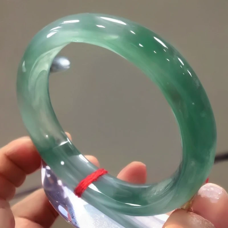 冰种飘绿花镯子女半山半水镯子飘花手镯浅绿