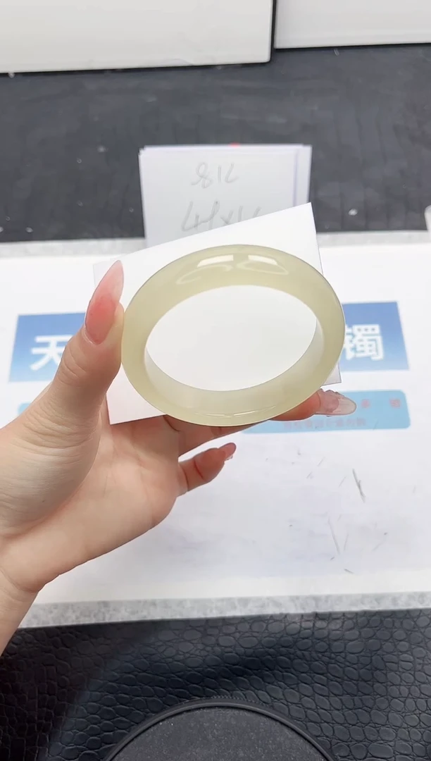 【闪购商品】石英质玉手镯未镶嵌132-54.5
