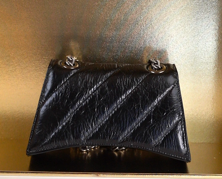 (全新未拆封）轻奢时尚高级经典潮流百搭女士包包 尺寸：24-10-16cm