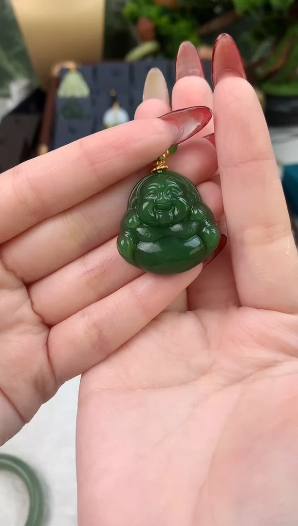 颈饰未镶嵌和田玉吊坠