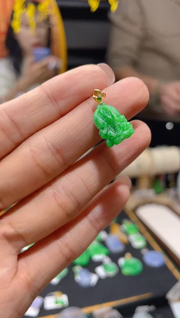 【闪购商品】翡翠颈饰18K金镶嵌假一赔三