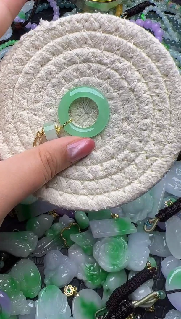 颈饰未镶嵌翡翠天然缅甸翡翠吊坠