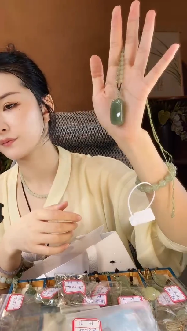 和田玉未镶嵌颈饰无事牌和田玉串珠项链