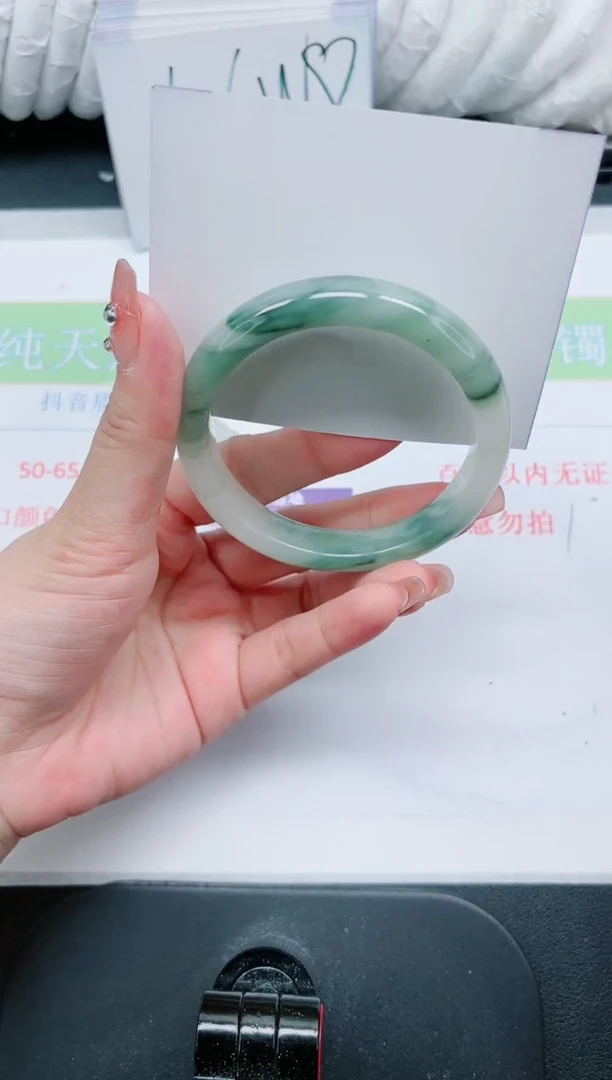 【闪购商品】石英质玉手镯未镶嵌392