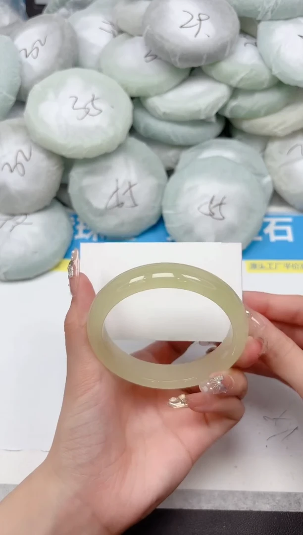 未镶嵌手镯石英质玉110-62.2