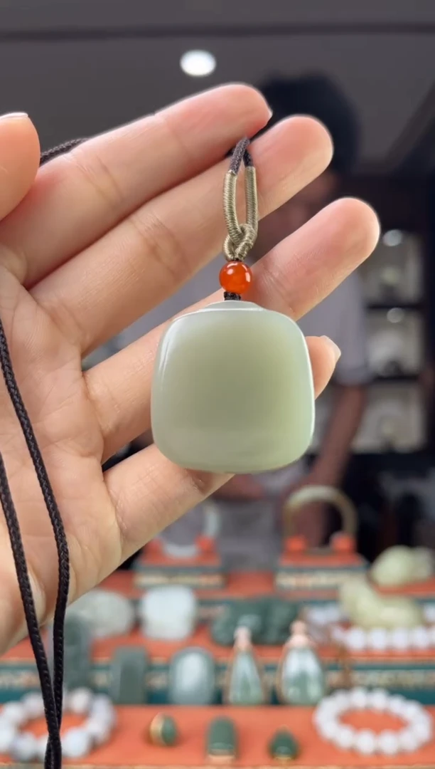 和田玉未镶嵌颈饰佩佩