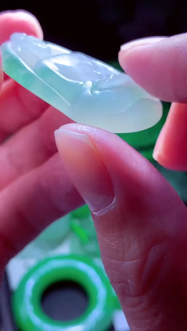 未镶嵌定制翡翠杨****?翡翠毛货定制