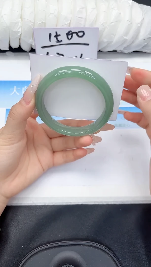 未镶嵌手镯石英质玉70-58