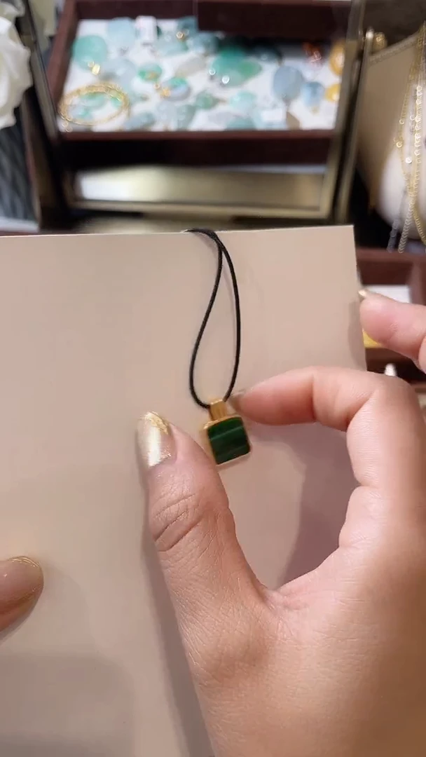 【闪购商品】孔雀石吊坠(不含链)18K金镶嵌吊坠