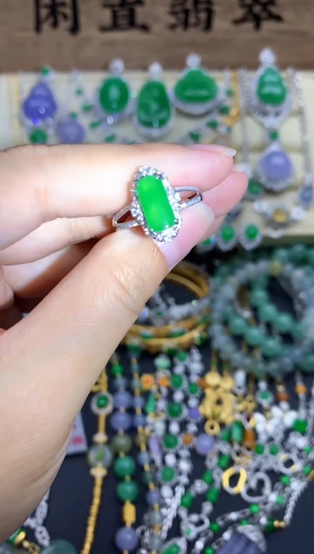 翡翠戒指18K金镶嵌275-春日珠宝