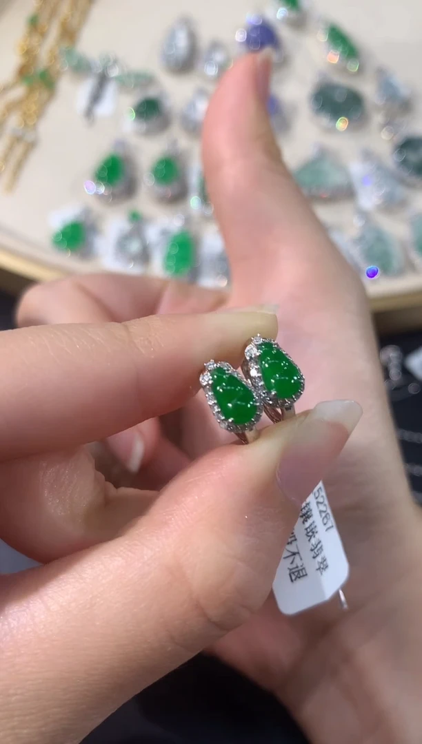 翡翠18K金镶嵌耳饰A197  |  6800