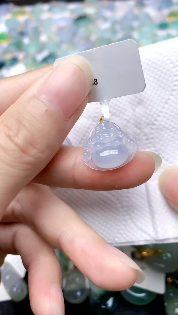 颈饰18K金镶嵌翡翠天然A货翡翠